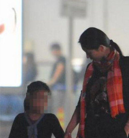 张艺谋超生调查两地计生委互相推让