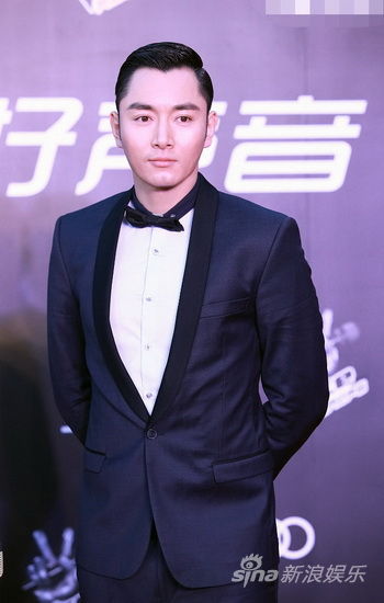 新浪娱乐讯 近日,型男演员李东学受某汽车品牌的邀请,亮相北京某盛典
