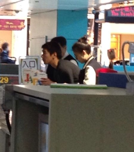 赵又廷带女友开房 高圆圆小腹平坦无孕味