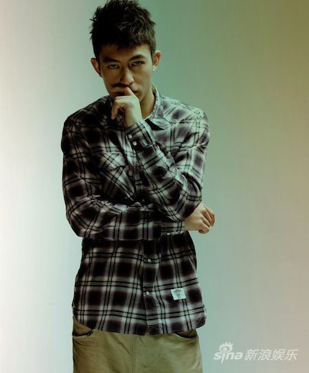 徐峰立亮相发布会 与陈冠希畅聊潮流态度