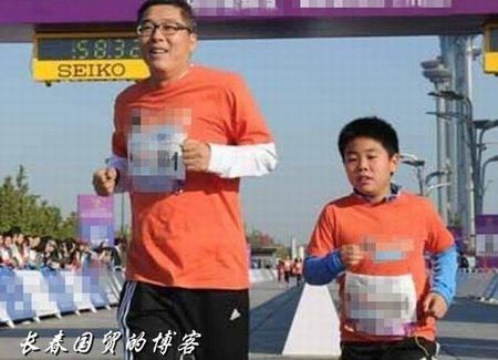 刘建宏11岁儿子曝光 踢足球5年动作娴熟|刘建