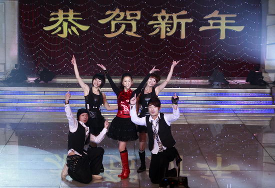 黄圣依成晚会宠儿 同时亮相四台央视晚会【图】