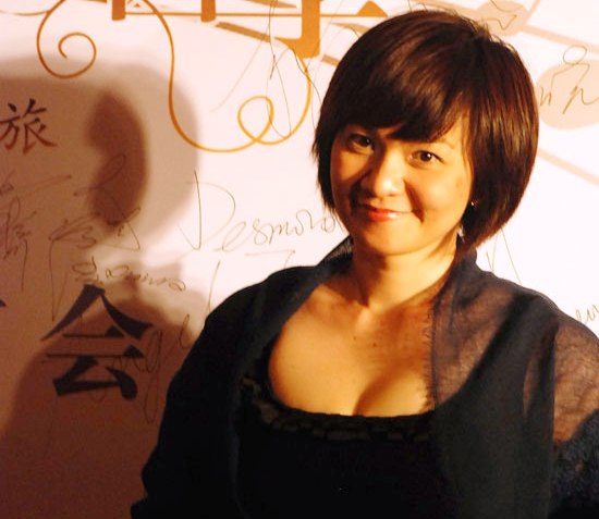 张咪性感小短裙亮相 与马艳丽柯以敏斗艳【图】