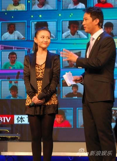 杨婷婷助威世界杯携前国脚商毅热辣评球(组图)