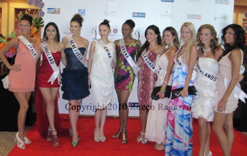 正文    新浪娱乐讯 目前,世界环球小姐比赛中进入尾声,中国小姐唐雯