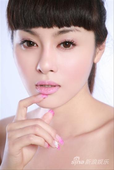 王冕加盟博纳忙充电性感玉女追求完美(组图)