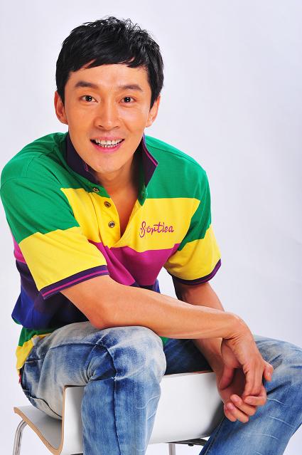 组图：曹磊运动型男写真青春年华彰显活力