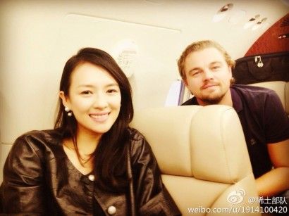 章子怡与莱昂纳多坐私人飞机开心合影