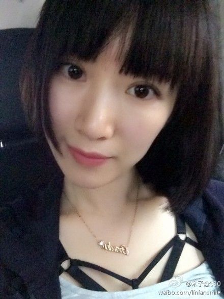 阔太李念晒短发红唇美照 撞脸黄奕hebe