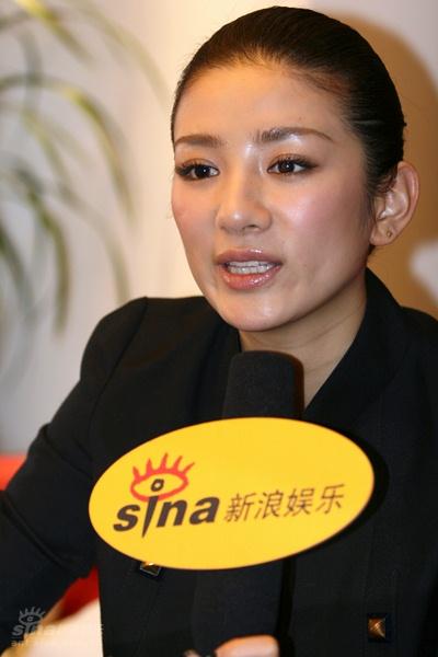 图文：黄奕率先加盟保利博纳-黄奕接受新浪专访