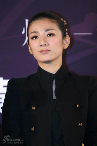 图文：黄奕率先加盟保利博纳-黄奕冷酷表情