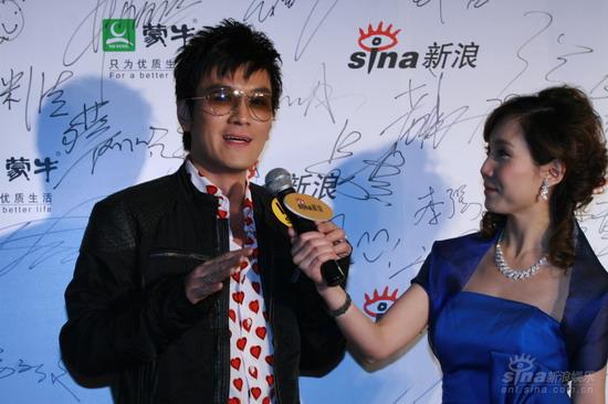 图文：杨子接受主持人采访称2008年转作幕后