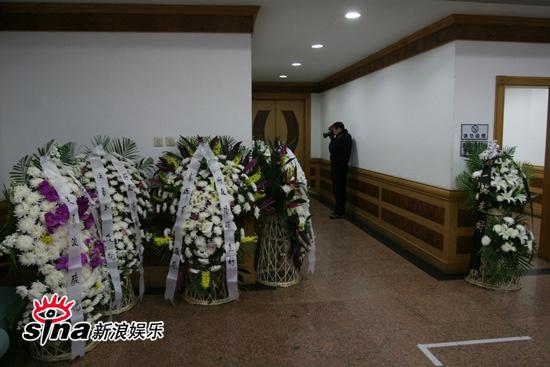 潘星谊遗体火化 父母用微笑抗衡悲痛(组图)