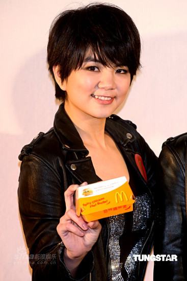 s.h.e化身霹雳娇娃 “海扁”星光三少