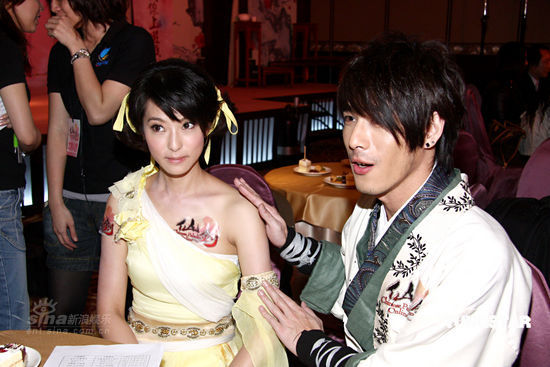 赖雅妍代言网游扮古装 与黄腾浩同台共舞【图】