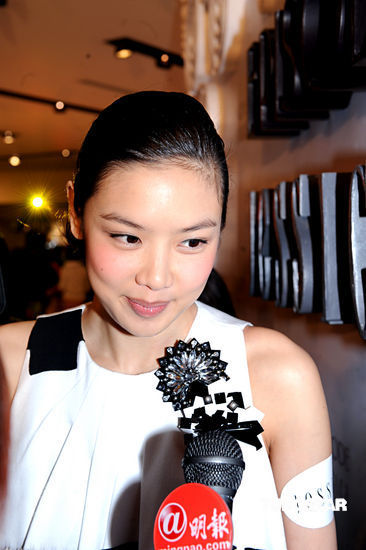 lisa s否认与吴彦祖吸毒 与乐基儿走秀【图】