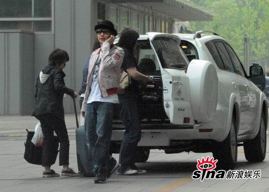 林俊杰12小时畅游京城 与王菲那英进餐合影【图】