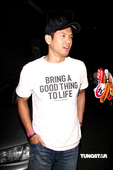 张柏芝为过世癌童低调抵台 与小s等吃火锅【图】