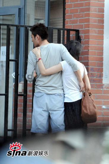 高圆圆于小伟启动京津爱情快车 经纪人证实【图】