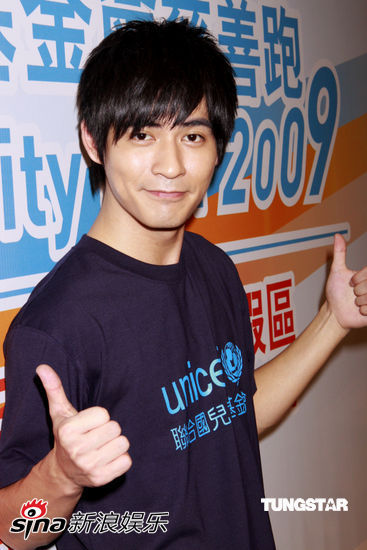 周渝民不信大s绯闻 黄晓明小泄春光