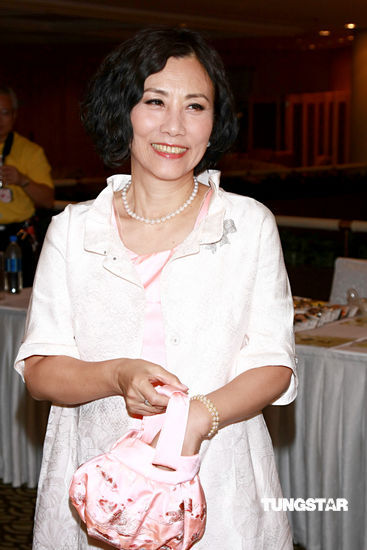 阿娇一身成熟女人味 坦言想出书记录人生【图】