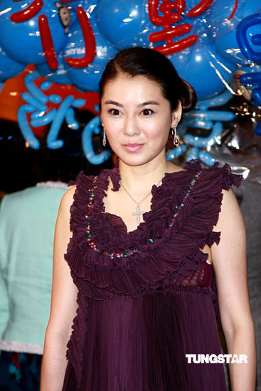 阿娇一身成熟女人味 坦言想出书记录人生【图】