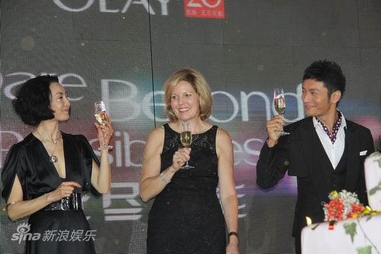 黄晓明首任护肤代言人 与张曼玉分享心得【图】