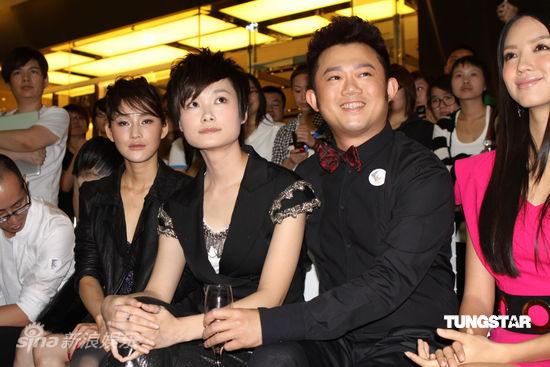 众星推广购物理念 张静初获赠顶级战靴【图】