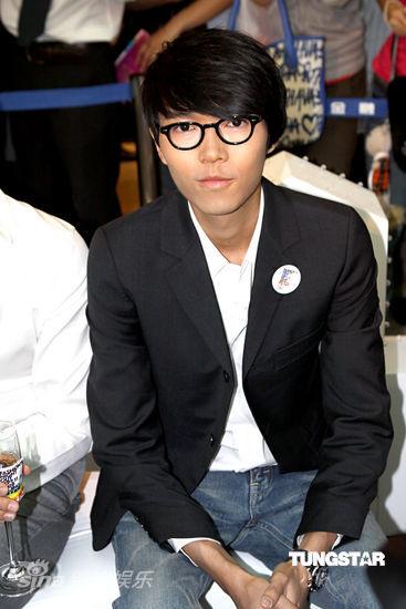 众星推广购物理念 张静初获赠顶级战靴【图】