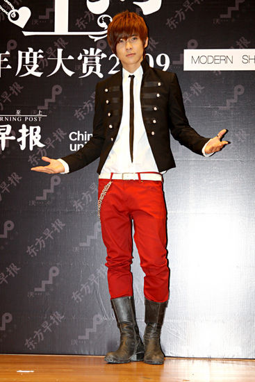 林依晨颁奖礼过生日 唐禹哲周笔畅人气旺【图】