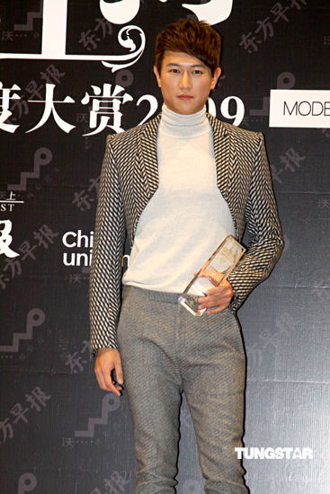 林依晨颁奖礼过生日 唐禹哲周笔畅人气旺【图】