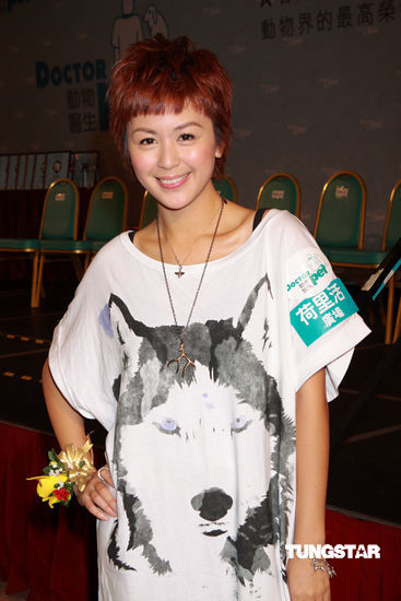 邝美云爱犬极度抢镜 卫兰坦言黎明不偏袒【图】