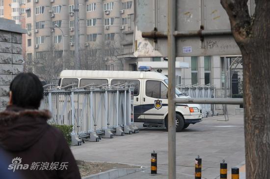 臧天朔案今日将宣判 押解车已抵达法院【图】