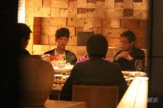 张佑赫京城密会王中军 服役归来加盟华谊？【图】