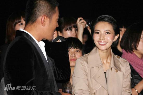 图文：于小伟高圆圆首次公开亮相-高圆圆心情好