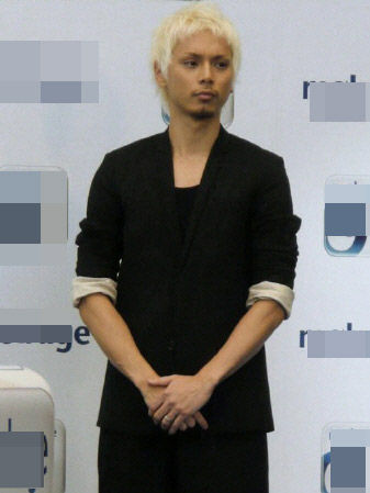水岛宏金发亮相