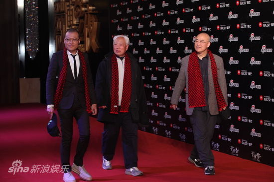 图文:2011新浪网络盛典红毯-郑氏家族