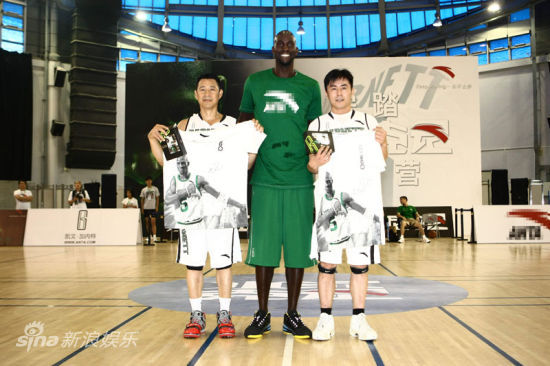 NBA球星加内特现身北京 对抗梦舟明星篮球队