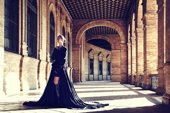 高雅罗西班牙拍画报集 烟熏妆流露冷艳美【图】