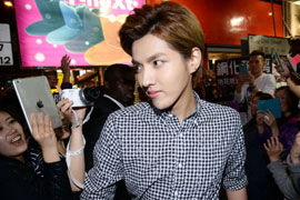 EXO-MϮ�۷�˿��ʥ�ε� ��ʿ��ײ����