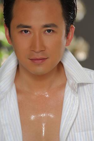 资料:北京响巢国际传媒签约艺员--宋韬