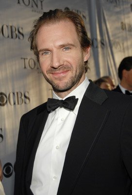 Աϣ-˹(RalphFiennes)