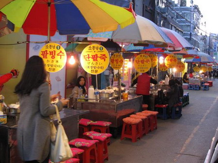美食,但可能只有韩国会把街头小吃摊当成电视