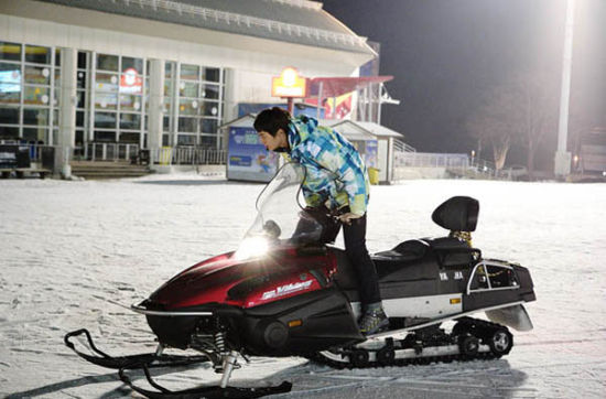 《7级公务员》朱元驾雪橇车驰骋雪原(图)_影音娱乐_新浪网