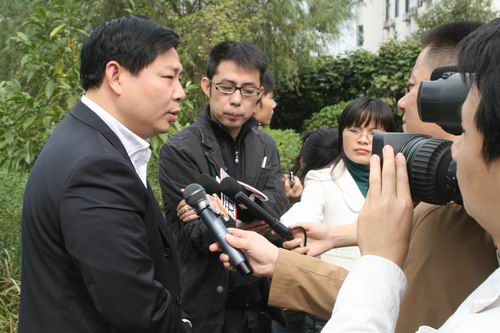 盖丽丽《红官窑》饰演厂长将女强人进行到底