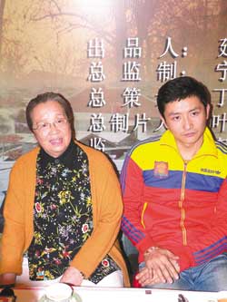 《双面胶》三主演聚齐李明启落泪说《房奴》