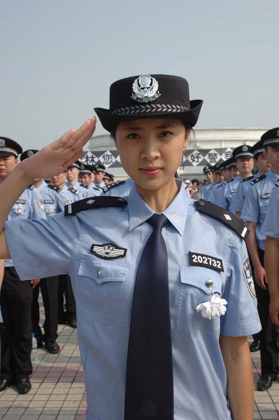 《警察故事》央视热播梅婷李健演绎真警花(图)