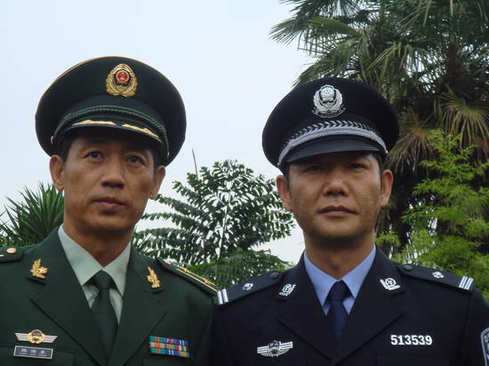 word:剧中公安边防和缉毒警双卧底扮演者石凉 from url:http