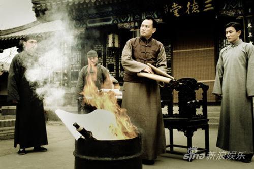 丁志诚触电荧屏大演反派《锣鼓巷》忠心护宝