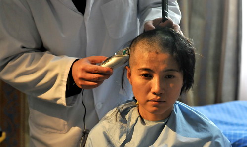 《远山的红叶》悲伤落幕 颜丙燕光头登场